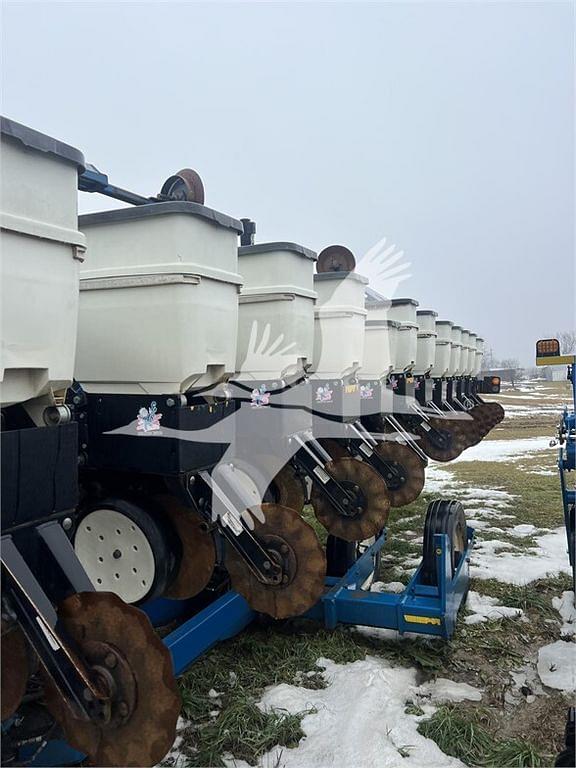 Image of Kinze 3600 equipment image 1