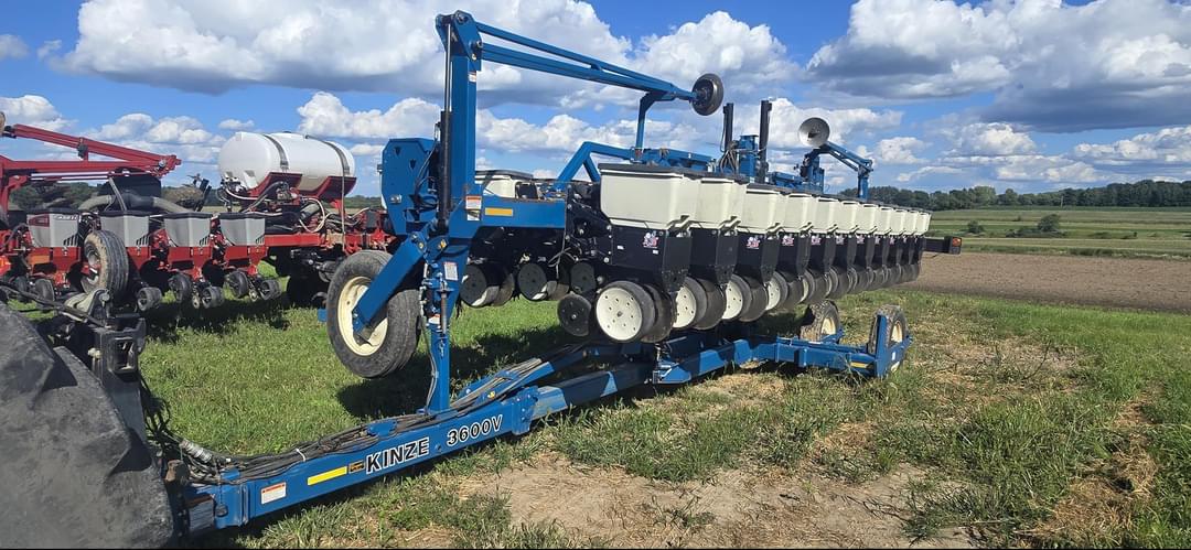 Image of Kinze 3600V Primary image