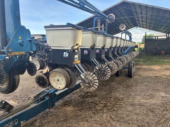 2008 Kinze 3650 Equipment Image0