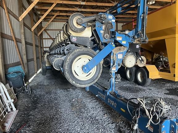 Image of Kinze 3650 equipment image 1