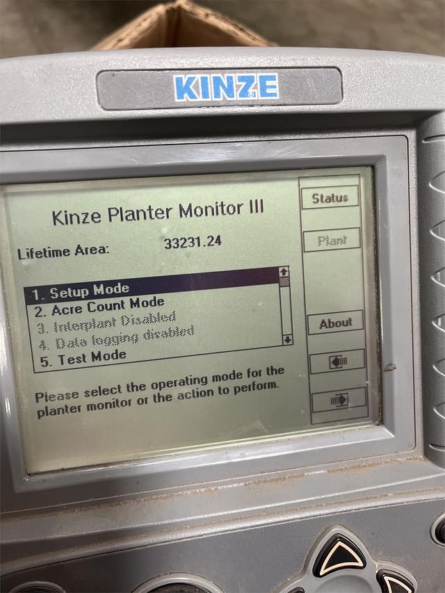 Image of Kinze 3800 equipment image 4