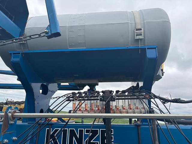 Image of Kinze 3800SDS equipment image 3
