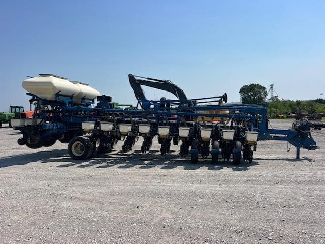 Image of Kinze 3800SDS equipment image 2