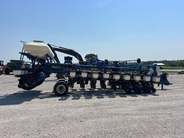 Image of Kinze 3800SDS equipment image 3