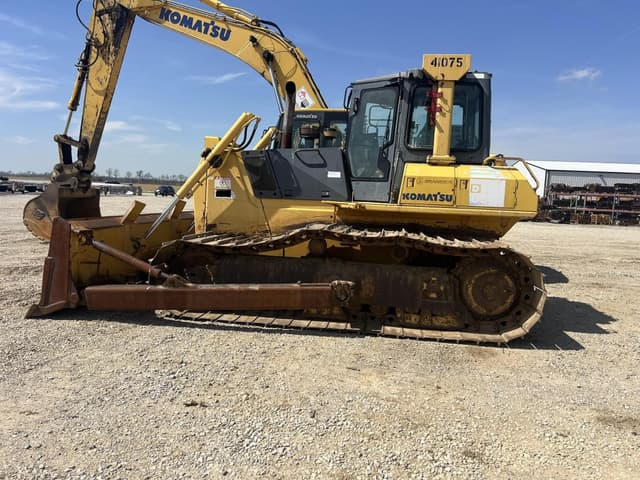 Image of Komatsu D65PX-15E0 equipment image 2