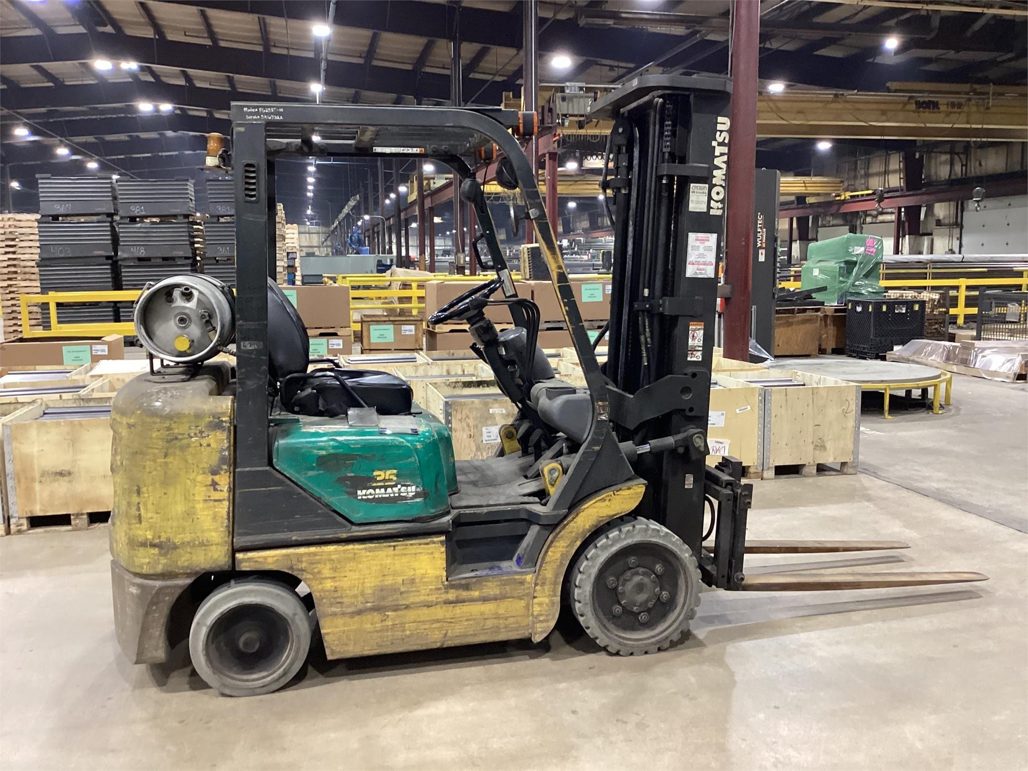 Main image Komatsu FG25ST-14