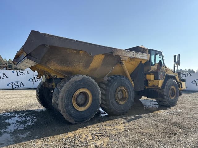 Image of Komatsu HM400-2 equipment image 4