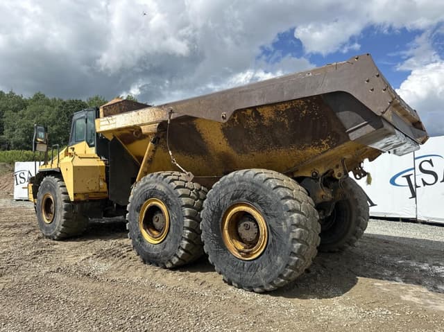 Image of Komatsu HM400-2 equipment image 2