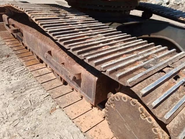 Image of Komatsu PC270LC equipment image 4