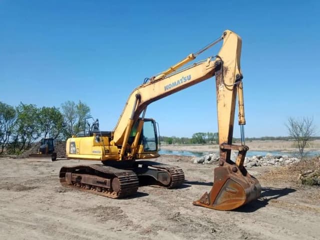 Image of Komatsu PC270LC equipment image 3