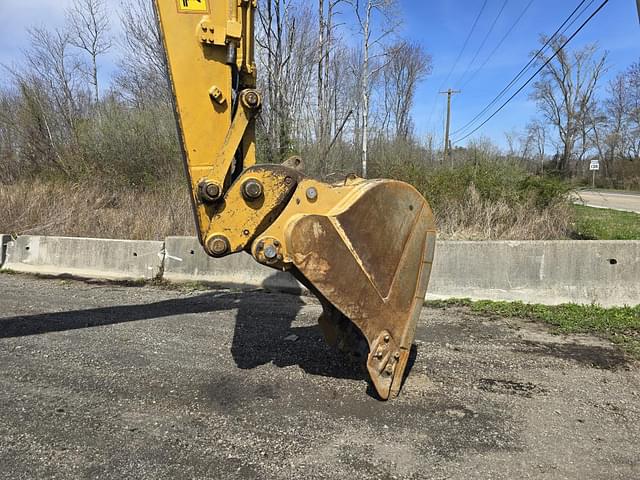 Image of Komatsu PC160LC equipment image 2