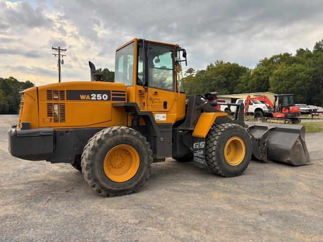 Image of Komatsu WA250 equipment image 3