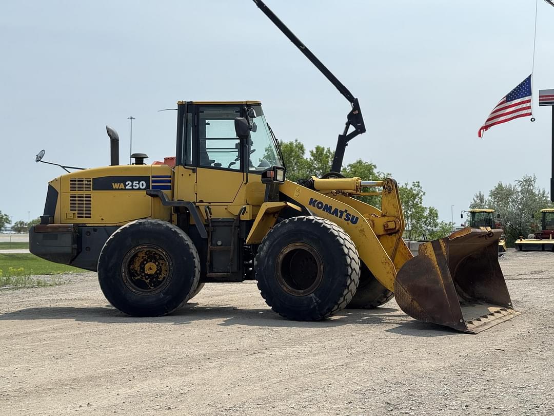 Image of Komatsu WA250-6 Primary image