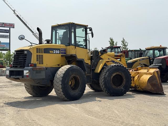 Image of Komatsu WA250-6 equipment image 2