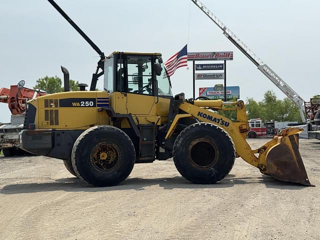 Image of Komatsu WA250-6 equipment image 1