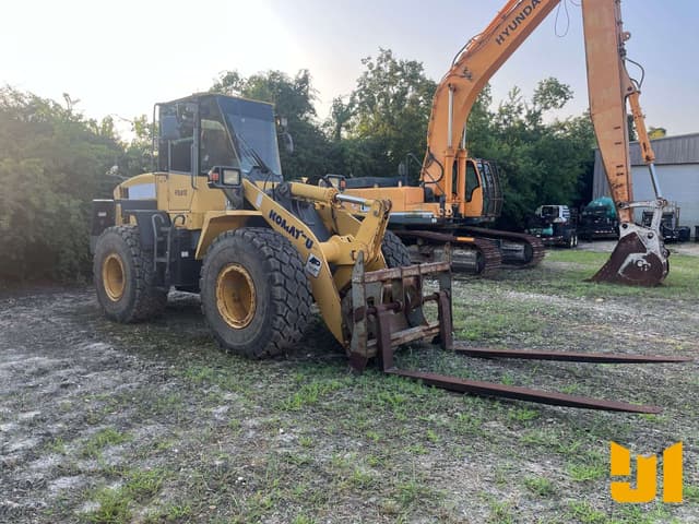 Image of Komatsu WA250-6 equipment image 2