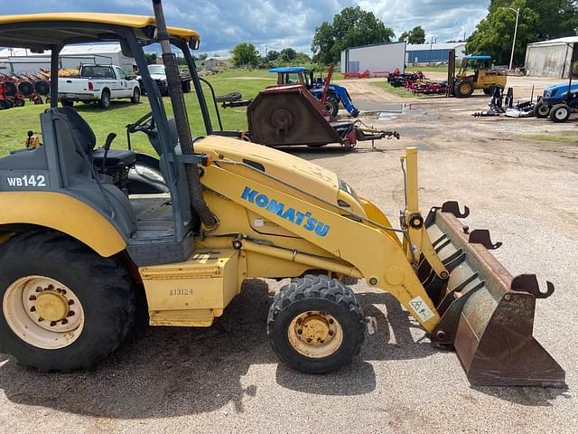 Image of Komatsu WB142-5 equipment image 2