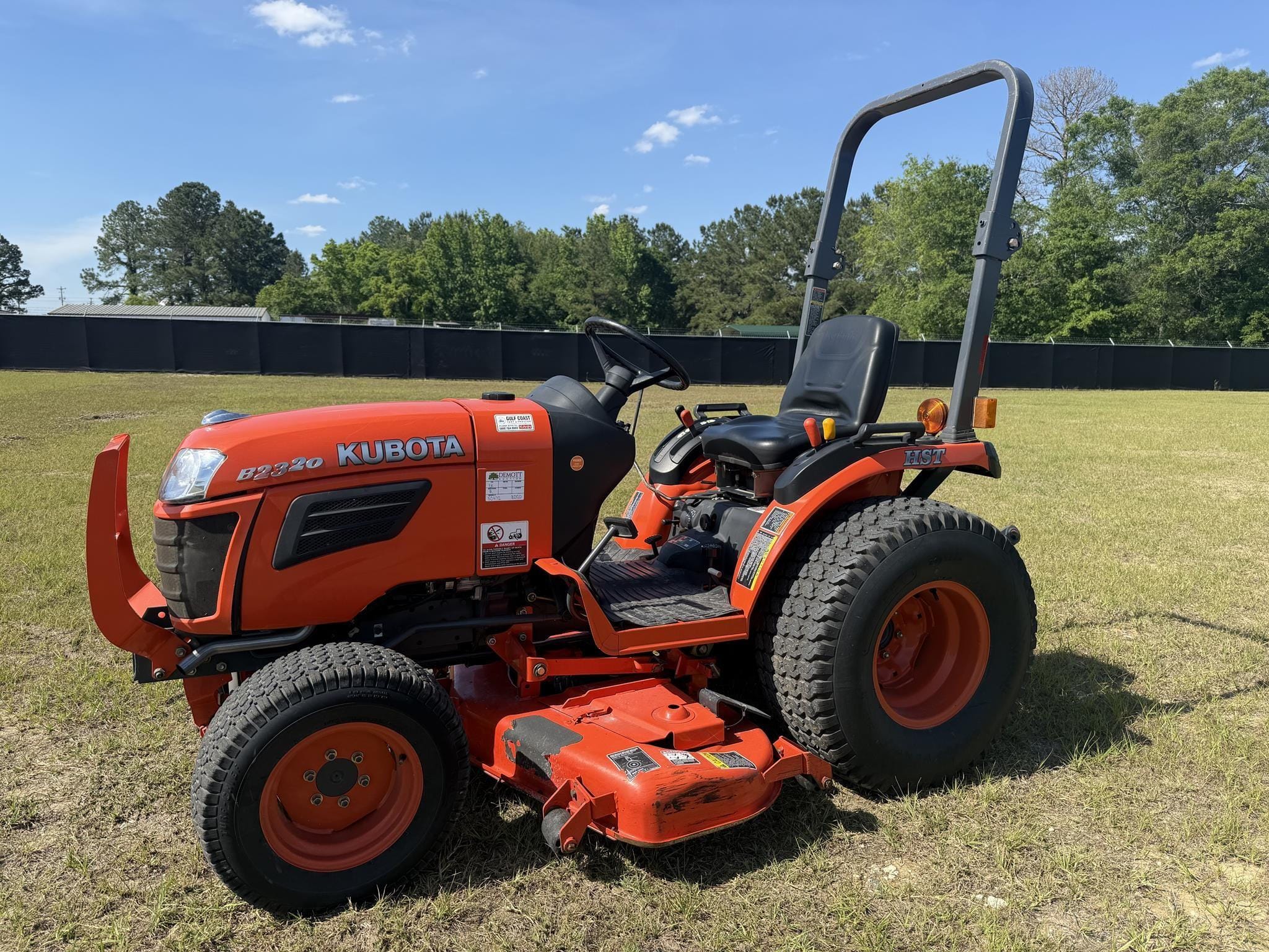 2008 Kubota B2320HSD Equipment Image0