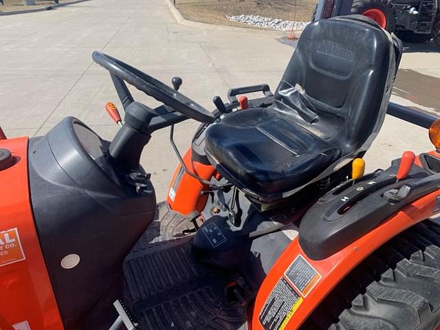 Image of Kubota B2320 equipment image 4
