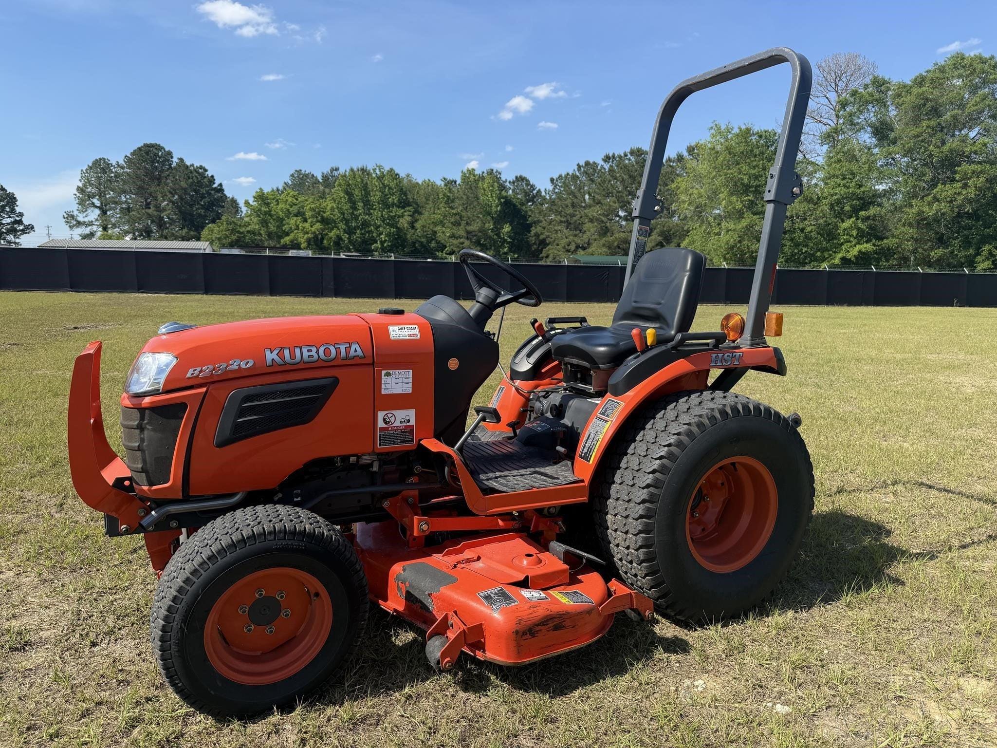 2008 Kubota B2320HSD Equipment Image0