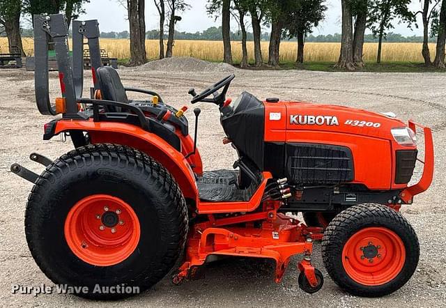 Image of Kubota B3200 equipment image 3
