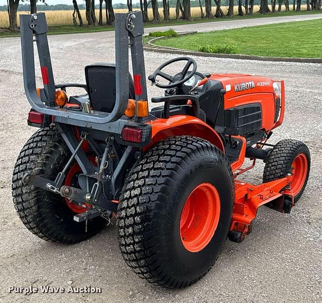 Image of Kubota B3200 equipment image 4