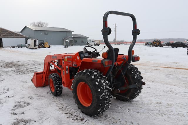 Image of Kubota L3400 equipment image 4
