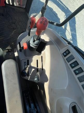 Image of Kubota M5040D equipment image 4