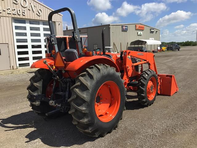 Image of Kubota M6040 equipment image 4