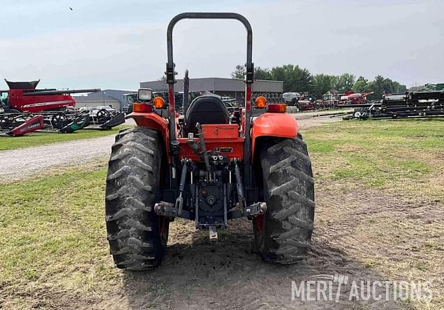 Image of Kubota M7040 equipment image 3