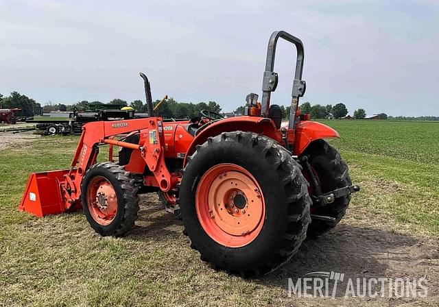 Image of Kubota M7040 equipment image 2