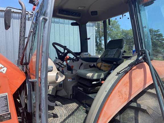 Image of Kubota M7040 equipment image 4