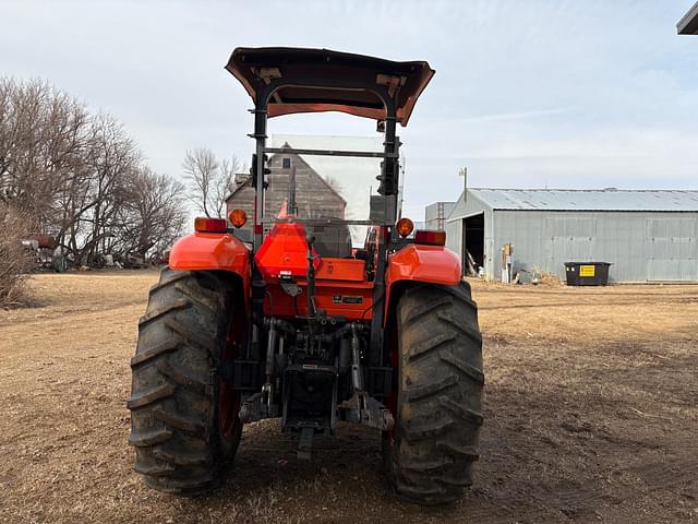 Image of Kubota M7040 equipment image 3