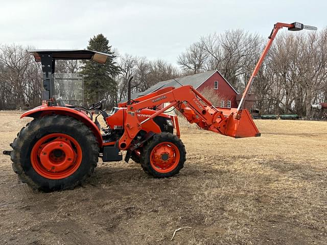 Image of Kubota M7040 equipment image 1