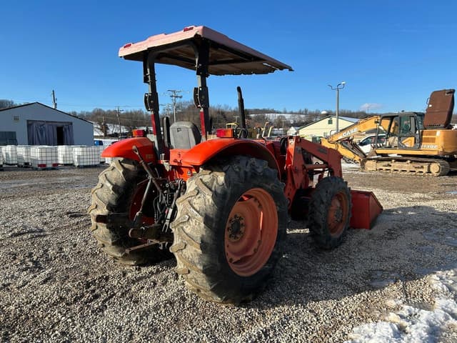 Image of Kubota M7040 equipment image 3