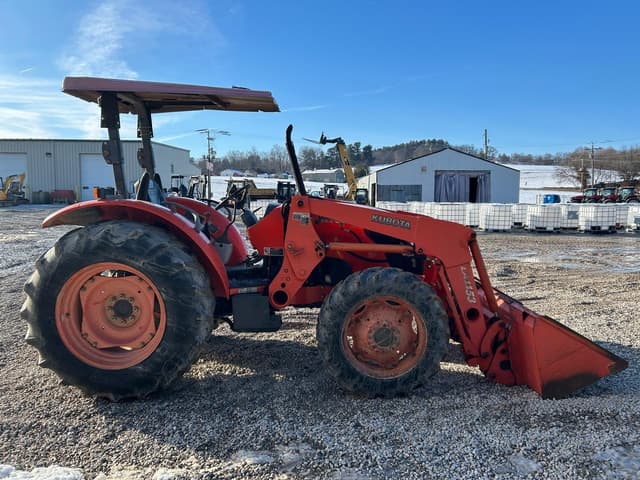 Image of Kubota M7040 equipment image 4