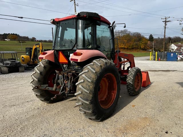 Image of Kubota M7040 equipment image 4