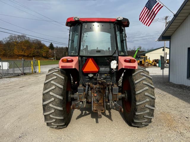 Image of Kubota M7040 equipment image 3