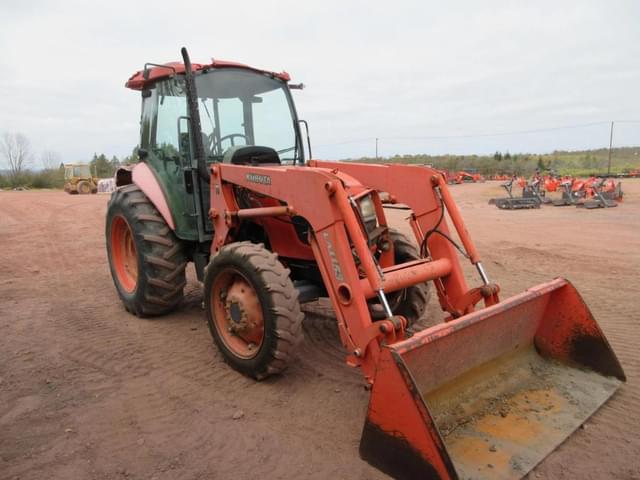Image of Kubota M7040 equipment image 2