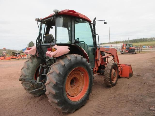 Image of Kubota M7040 equipment image 3