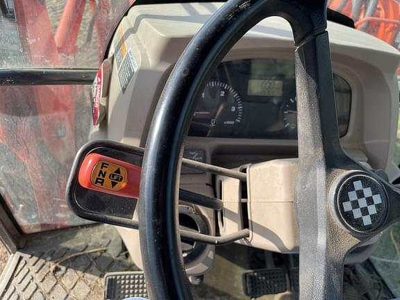 Image of Kubota M9540 equipment image 3