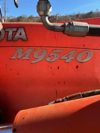 Image of Kubota M9540 equipment image 4