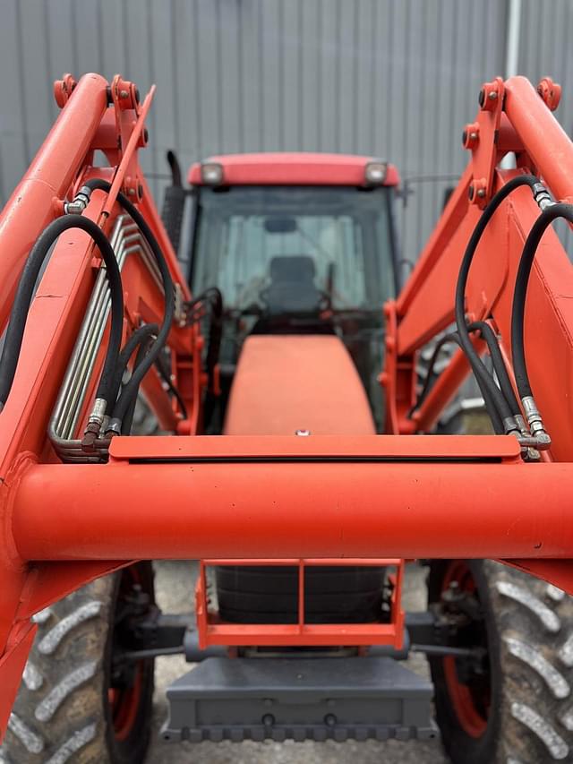 Image of Kubota M95S equipment image 4