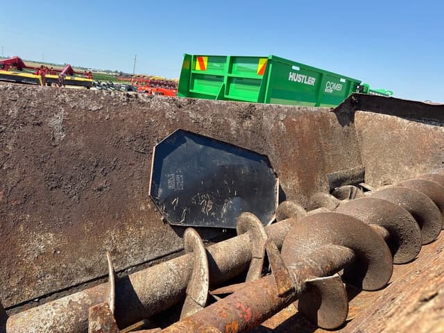 Image of Kuhn Knight 8118 equipment image 4