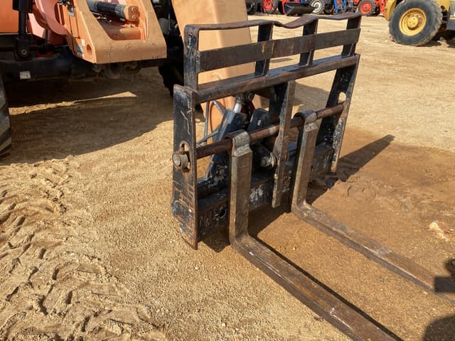 Image of Lull 644E-42 equipment image 4