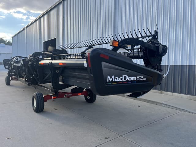 Image of MacDon FD70 equipment image 3