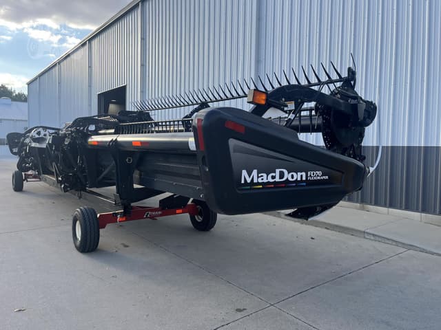 Image of MacDon FD70 equipment image 3