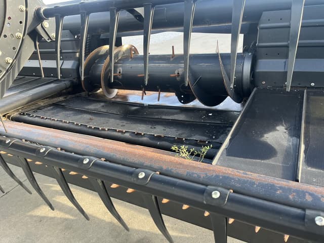 Image of MacDon FD70 equipment image 4
