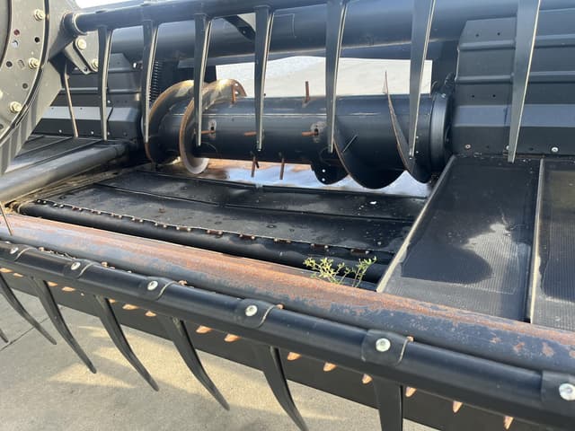 Image of MacDon FD70 equipment image 4