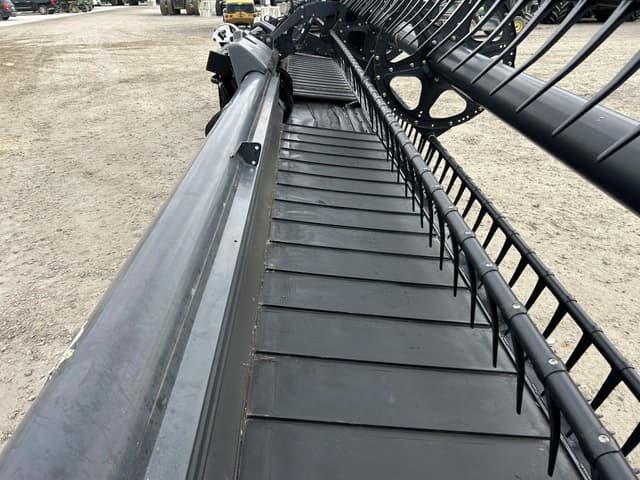 Image of MacDon FD70 equipment image 4